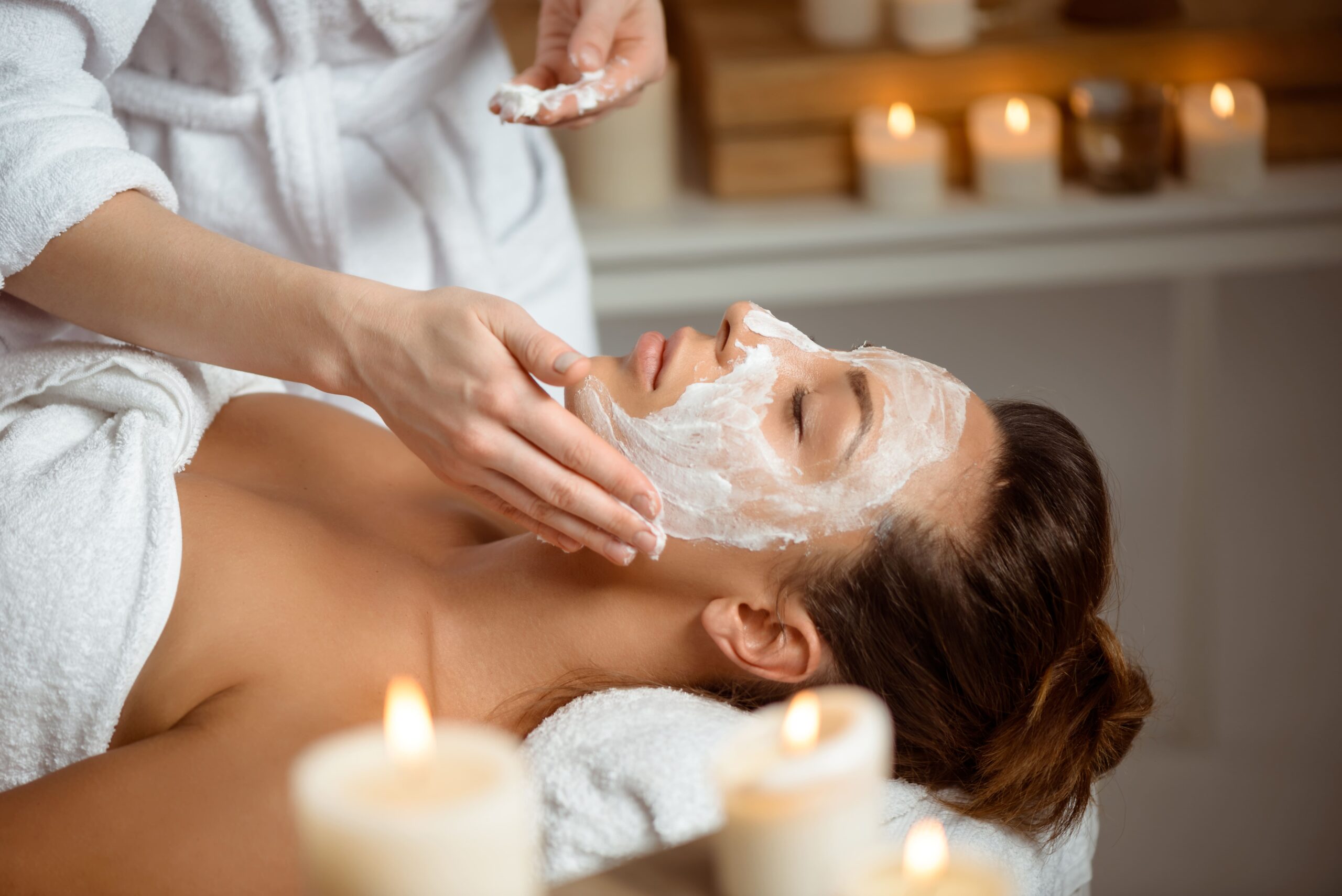 5 benefícios da limpeza de pele profunda: por que incluir no seu roteiro de cuidados?